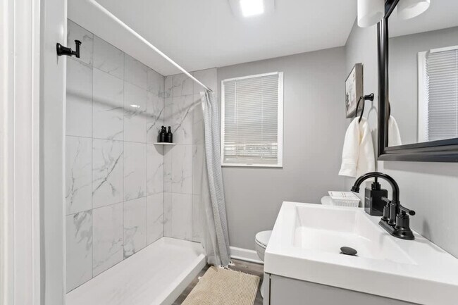 Building Photo - 5840 81st Pl