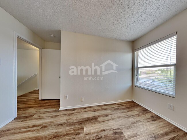 Building Photo - 1039 Mazourka Dr