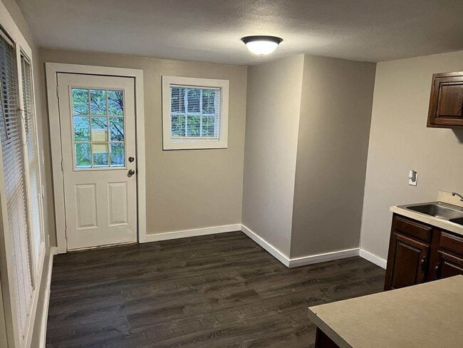 Building Photo - 3 bedroom house for rent