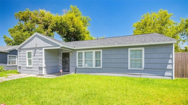 Building Photo - 8921 Oak Knoll Ln
