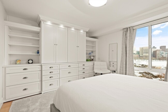 Building Photo - 75-83-83 Cambridge Pkwy