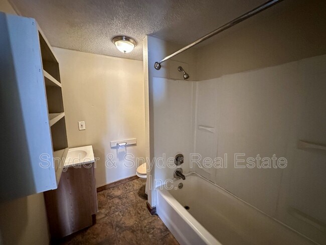 Building Photo - 1007 Cole Ave