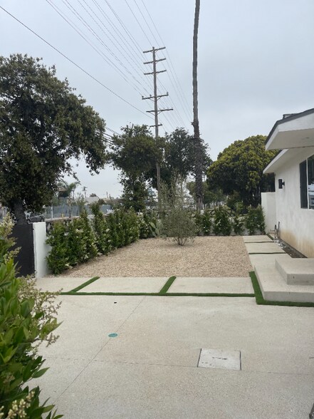 Building Photo - 3362 W Imperial Hwy