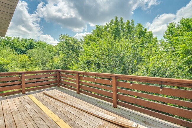 Building Photo - 612 S 58th Ct