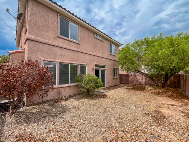 Building Photo - 2156 Summer Home St