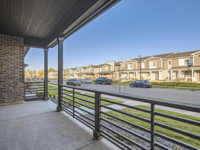 Building Photo - 12225 Creamery St