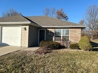Building Photo - 2 Bed Single Level Duplex in Grain Valley