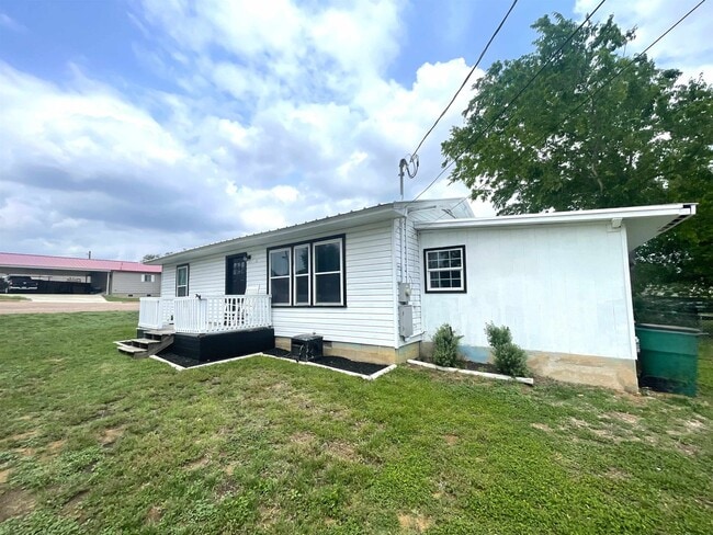 Building Photo - 1101 E College St