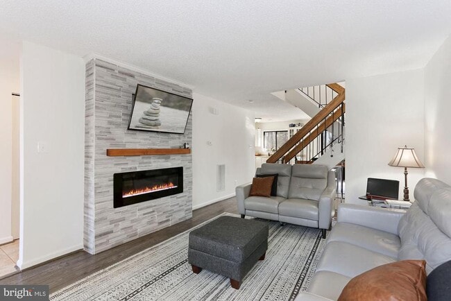 Building Photo - 2104 Cartwright Pl