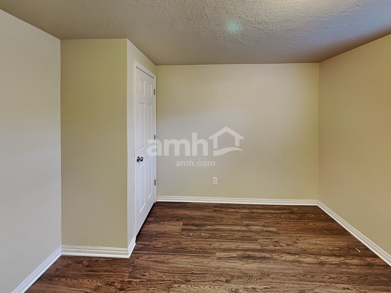 Building Photo - 308 S 1050 E