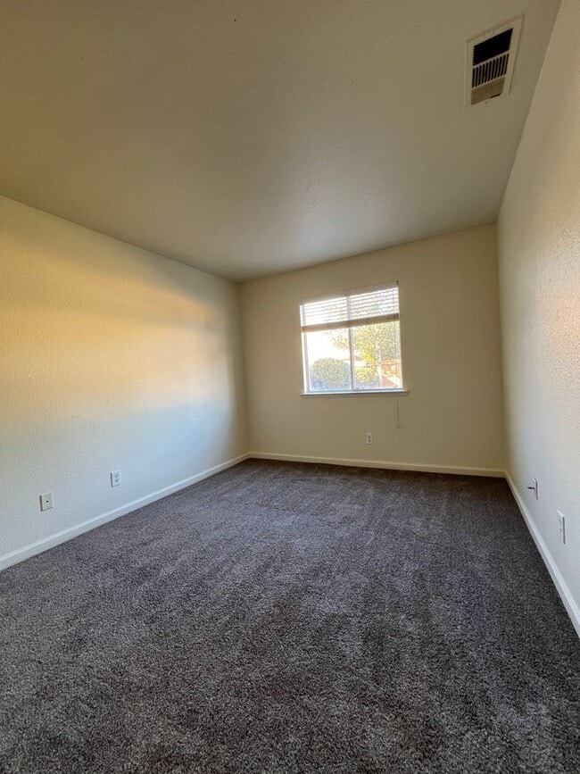 Building Photo - ***COMING SOON!!*** LOS BANOS HOME