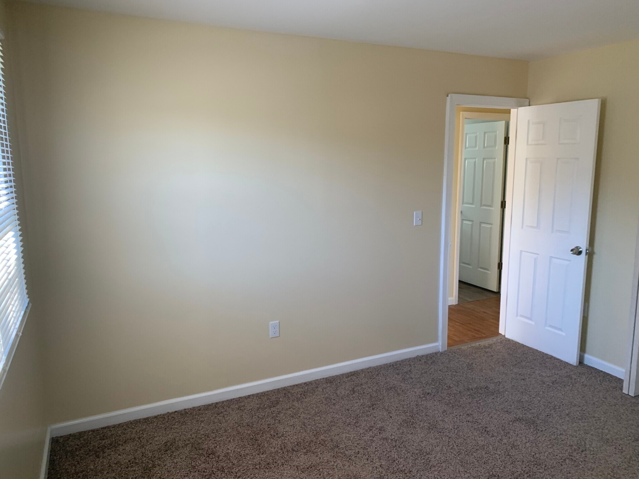 Building Photo - 709 Flintridge Dr