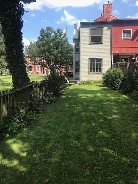 Building Photo - Classic 2 bedroom borough home MONTH TO MONTH LEASE ONLY!