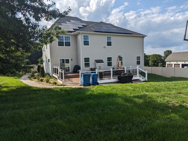 Building Photo - 5 Auction Dr