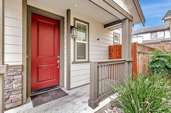 Building Photo - Stunning Home with Modern Upgrades and Pri...