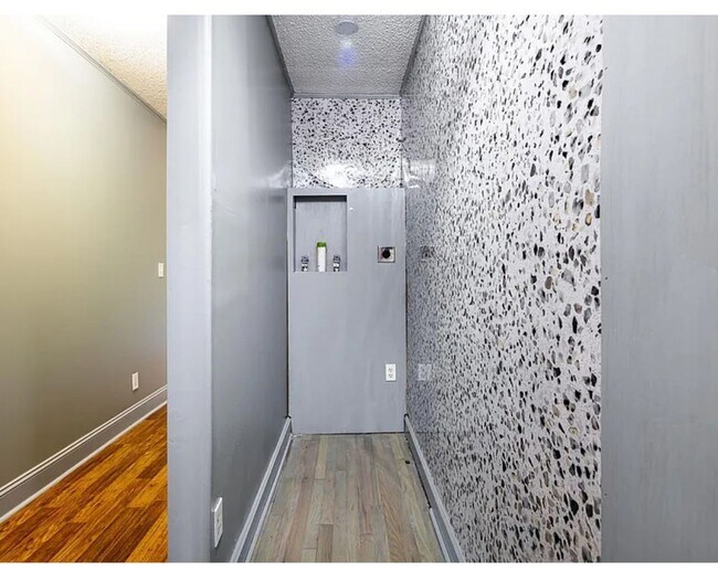 Building Photo - Cute Updated West Columbia HOME