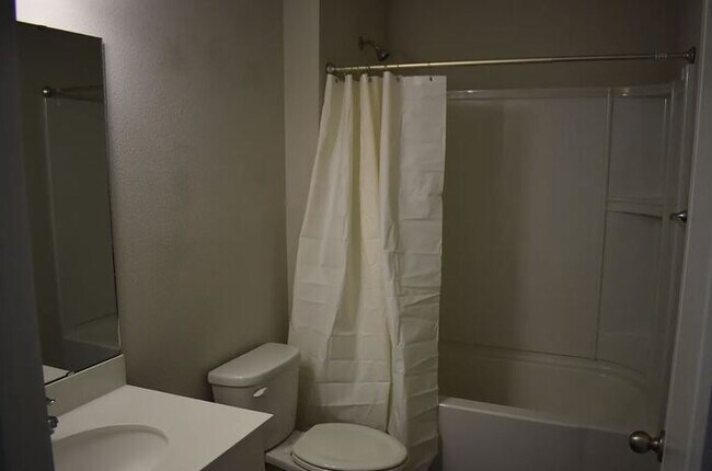 Building Photo - Beautiful 3 Beds 2 Baths Home in Saint Aug...