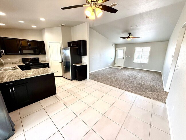 Building Photo - Stylish 3BR Home in Cerbat Vistas | Split Floor Plan, Covered Patio & 2-Car Garage!