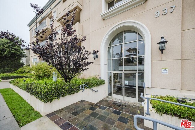 Building Photo - 937 12th St