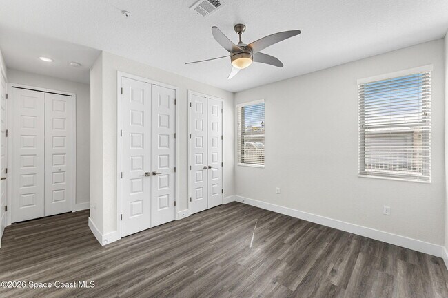 Building Photo - 8663 Ivanhoe Dr