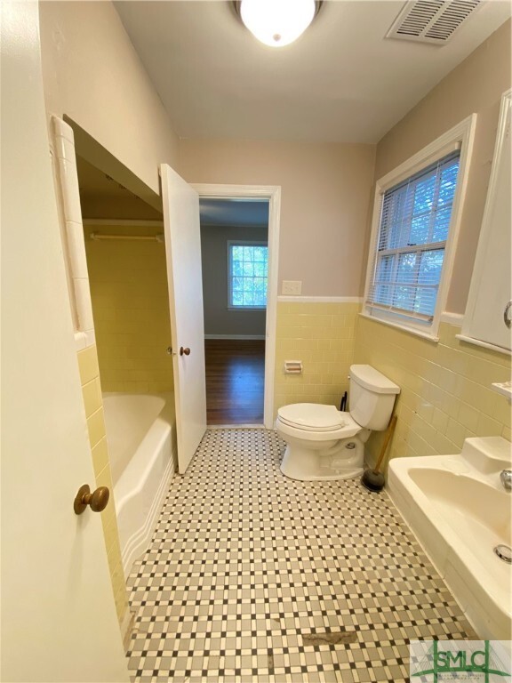 Building Photo - 236 E 60th St