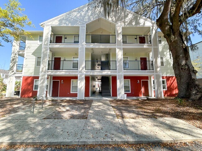 Building Photo - Campus Edge #201