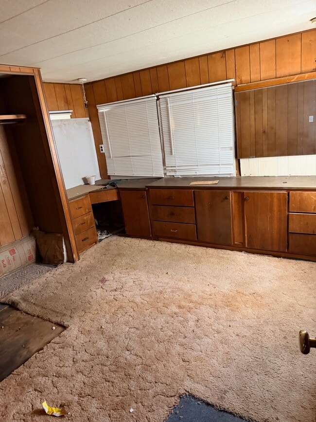 Building Photo - 301 Crist St