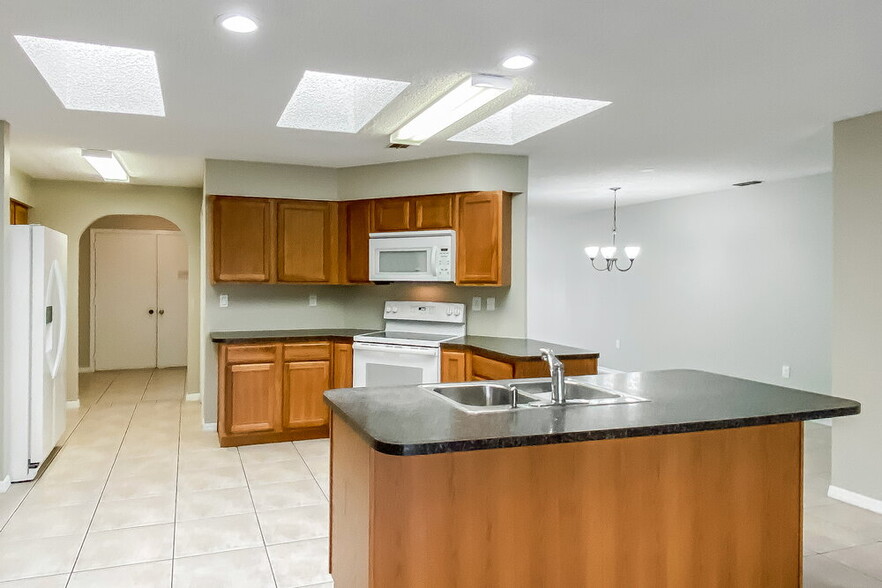 Building Photo - 8553 Bridgewater Dr