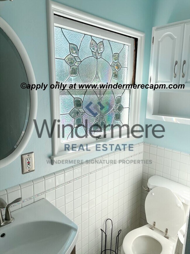 Building Photo - Charming Upper Land Park Home with Vintage...