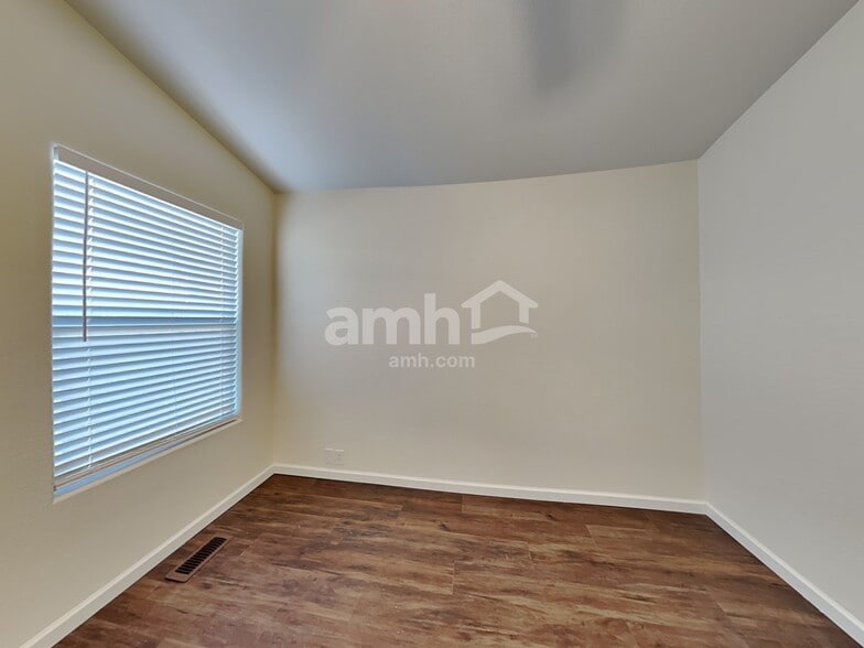 Building Photo - 8444 Sunbow Ct