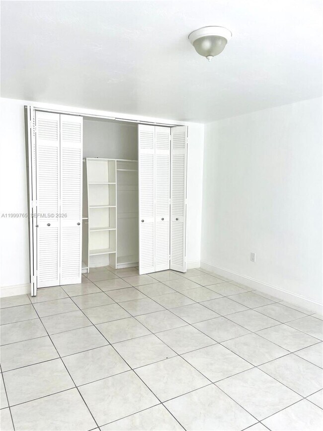 Building Photo - 11840 NE 19th Dr