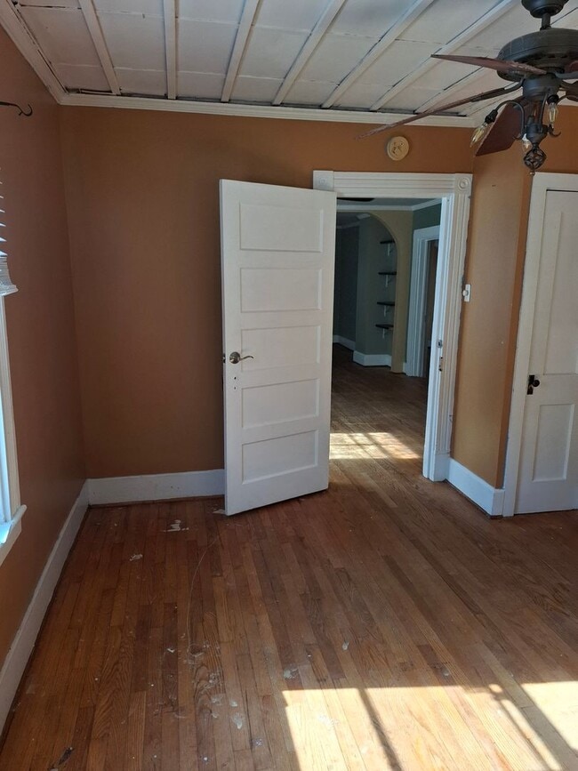 Building Photo - Unbelievable Updated Farmhouse in Lanexa!