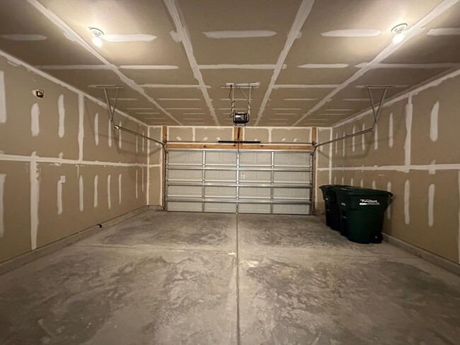 Building Photo - Brand New Home