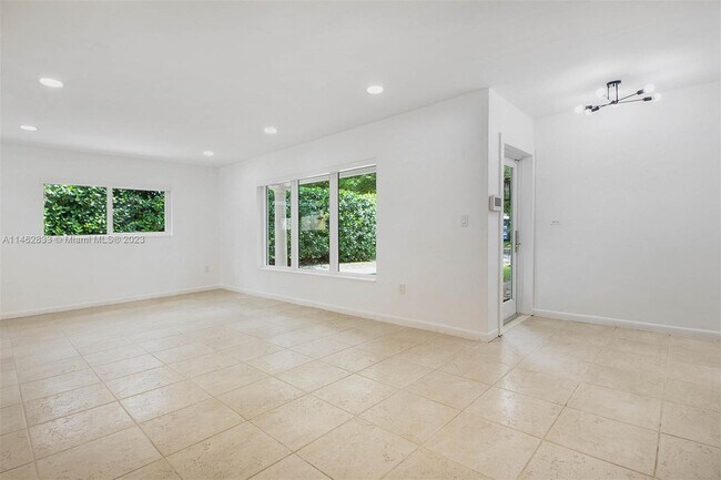 Building Photo - 8120 SW 62nd Pl