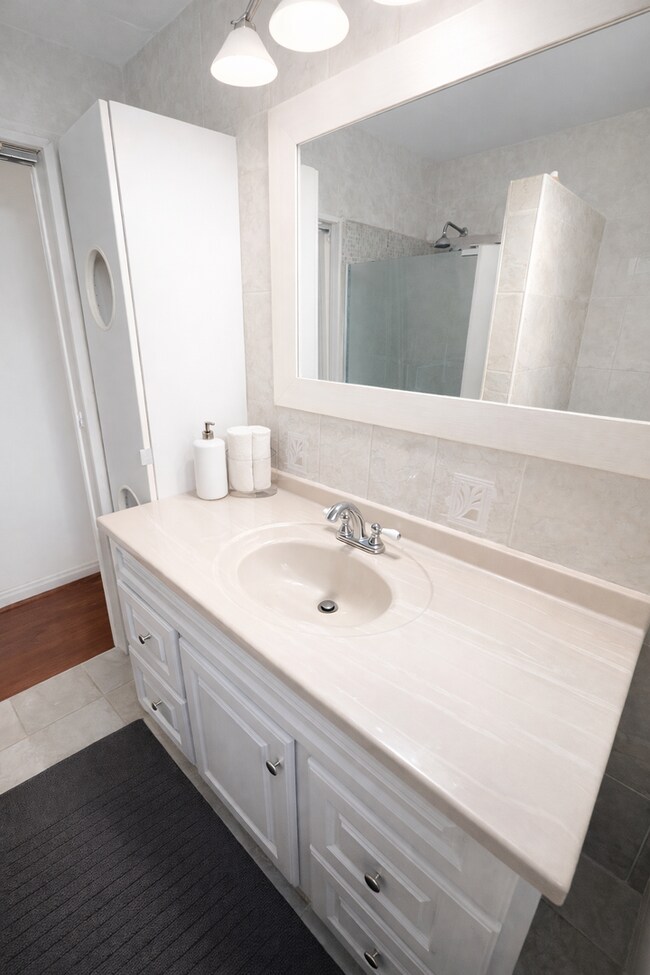 Building Photo - Beautiful 3 Bedroom House Available Near Jefferson Hospital