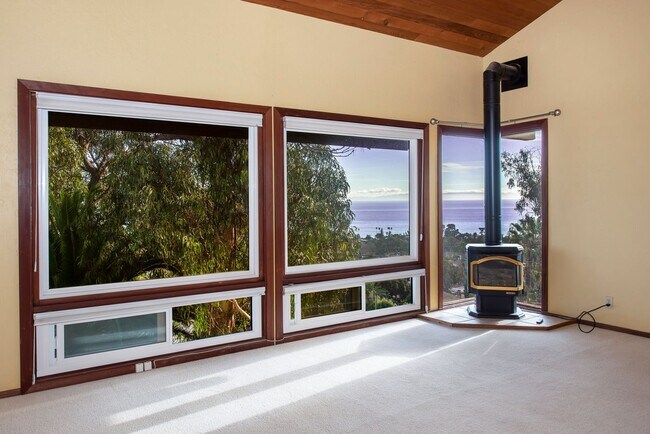 Building Photo - 4,000 SQ. FT. MESA HOME WITH OCEAN & HARBO...