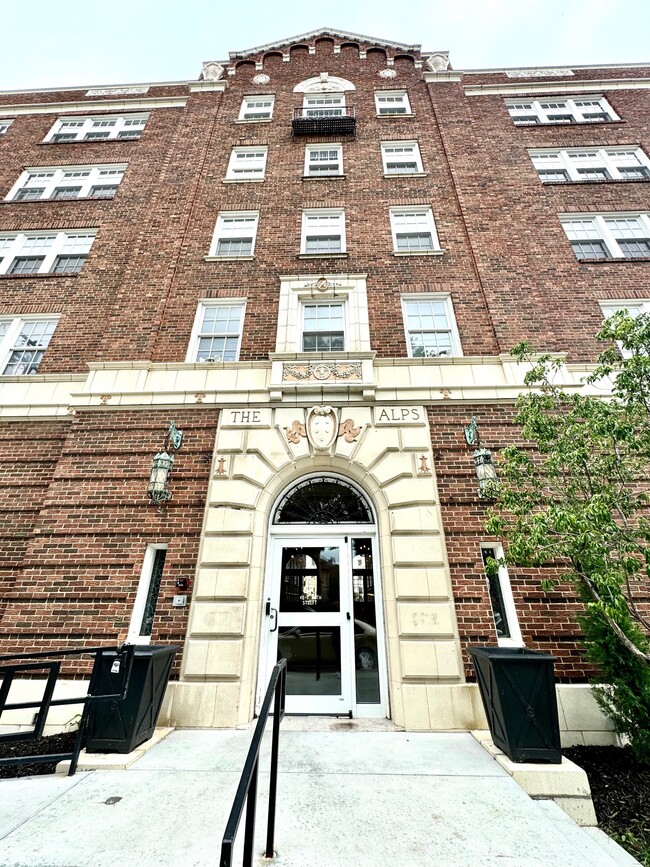 Building Photo - 20 W 36th St