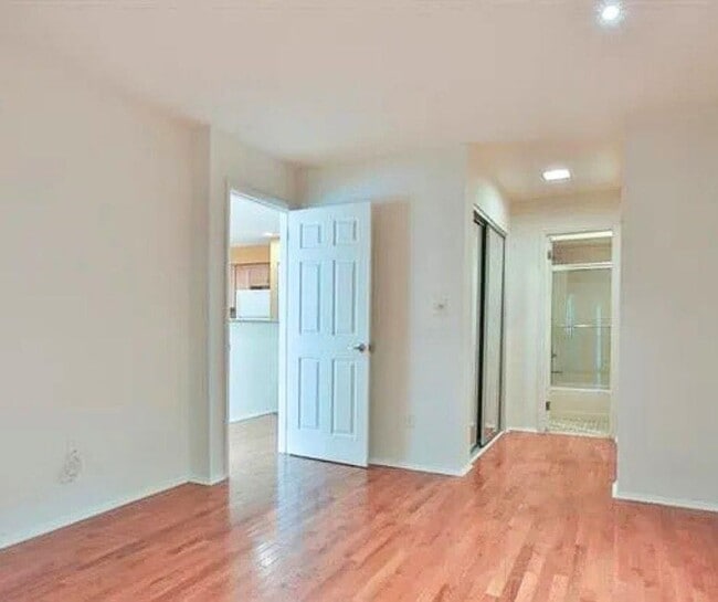 Building Photo - 700 Mainsail Ln