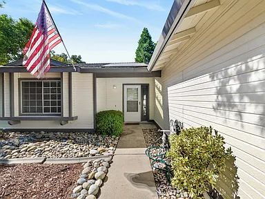 Building Photo - 3 bedroom 2 bath in Dry Creek School District.
