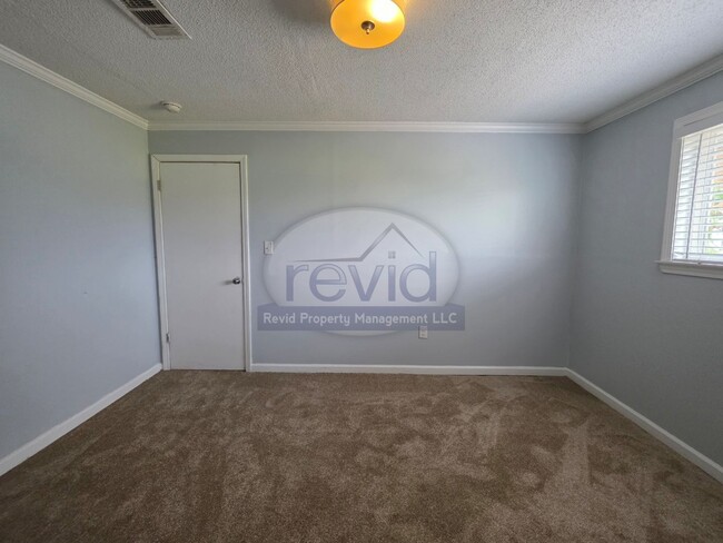 Building Photo - 36 N Auburndale St