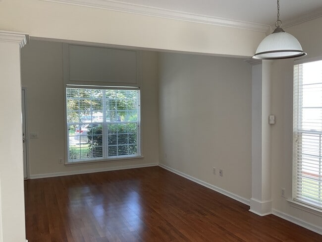 Building Photo - 3 bed, 2.5 bath in desirable Willowmere!