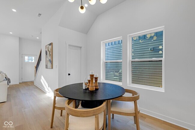 Building Photo - 1025 Churchman Ave