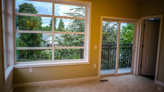 Building Photo - 2215 E John St