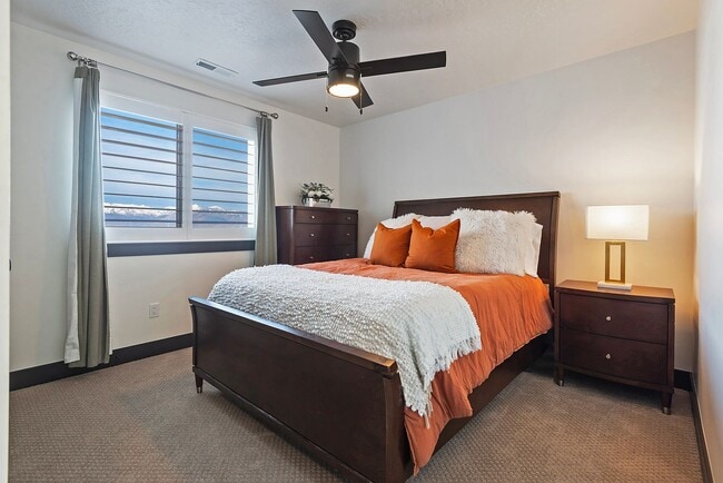 Building Photo - 423 W Red Wolf Dr