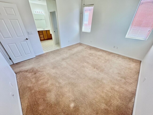 Building Photo - BEAUTIFUL 4 BEDROOM HOME IN GUARD GATED CO...