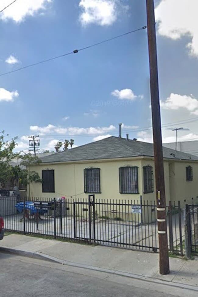 Building Photo - 1231 S Duncan Ave