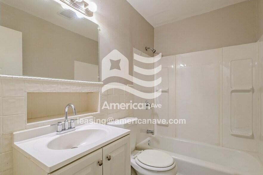 Building Photo - 1444 Fairmeadows Ln