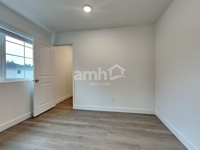 Building Photo - 7725 Selah St SW