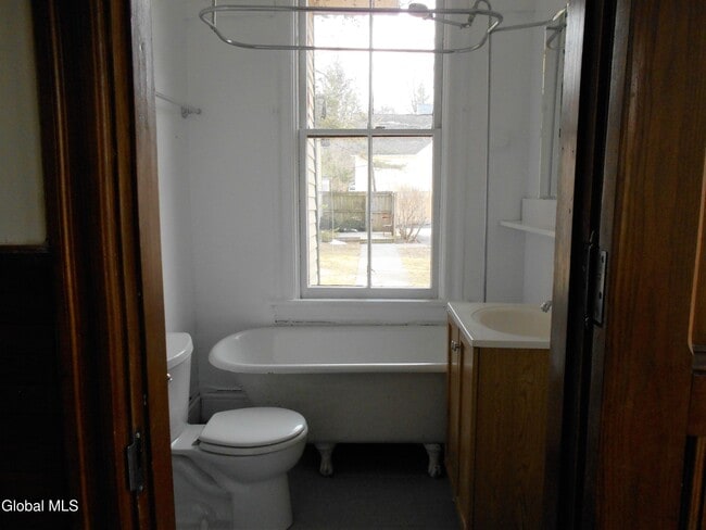 Building Photo - 8 5th Ave