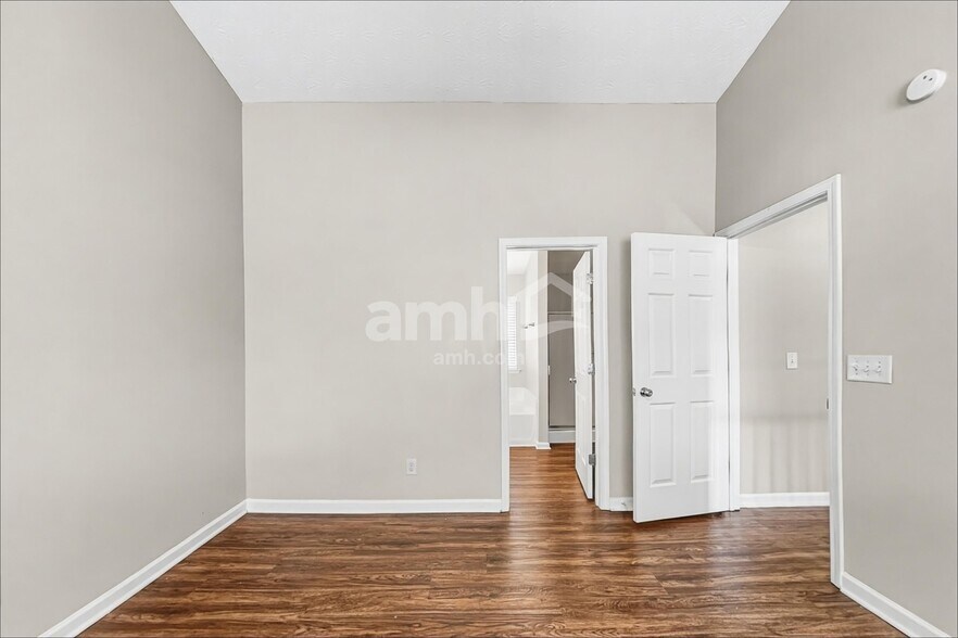 Building Photo - 6252 Whitetail Ct NW